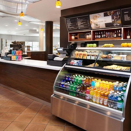 Hotel Courtyard By Marriott Ottawa East Exterior foto