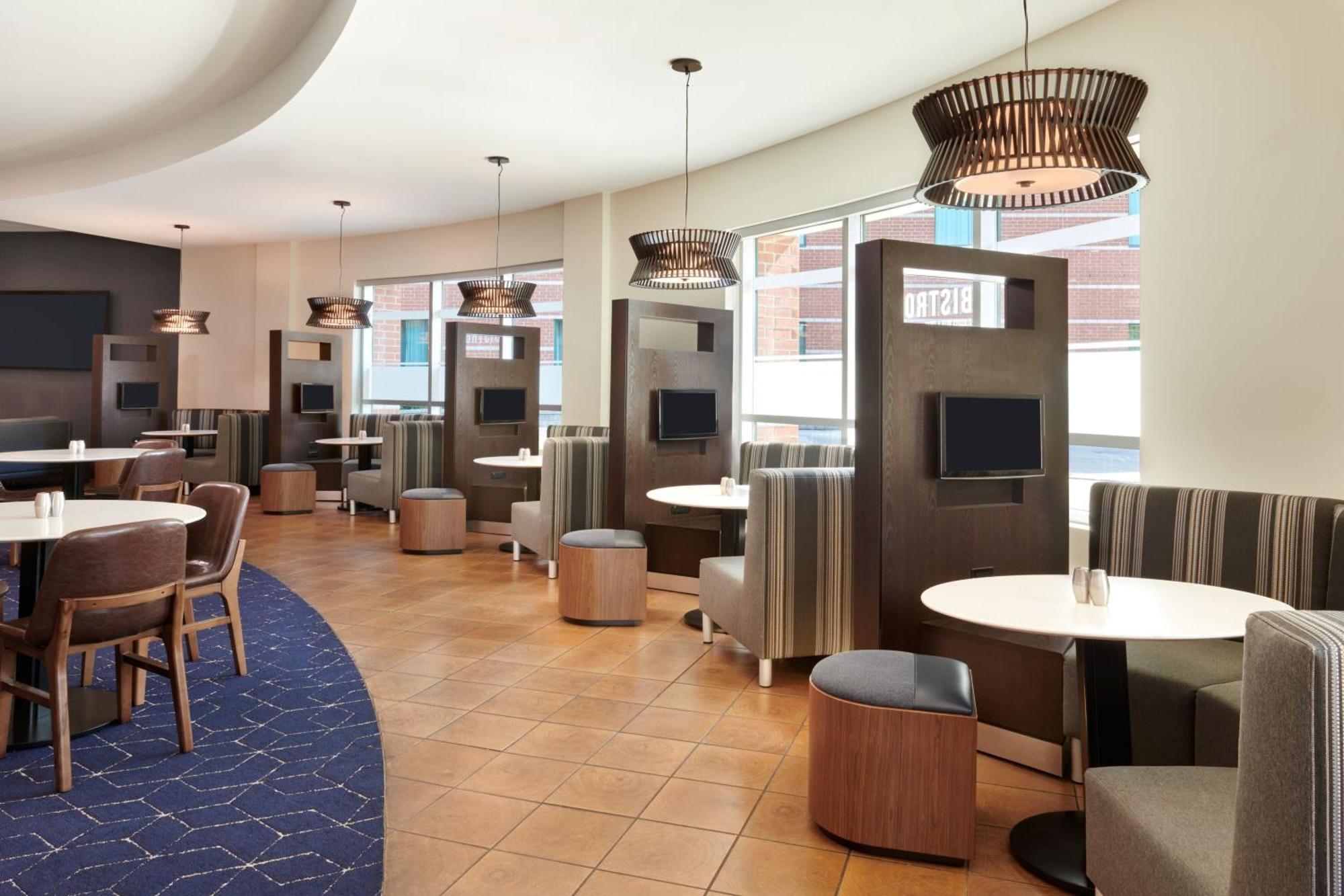 Hotel Courtyard By Marriott Ottawa East Exterior foto