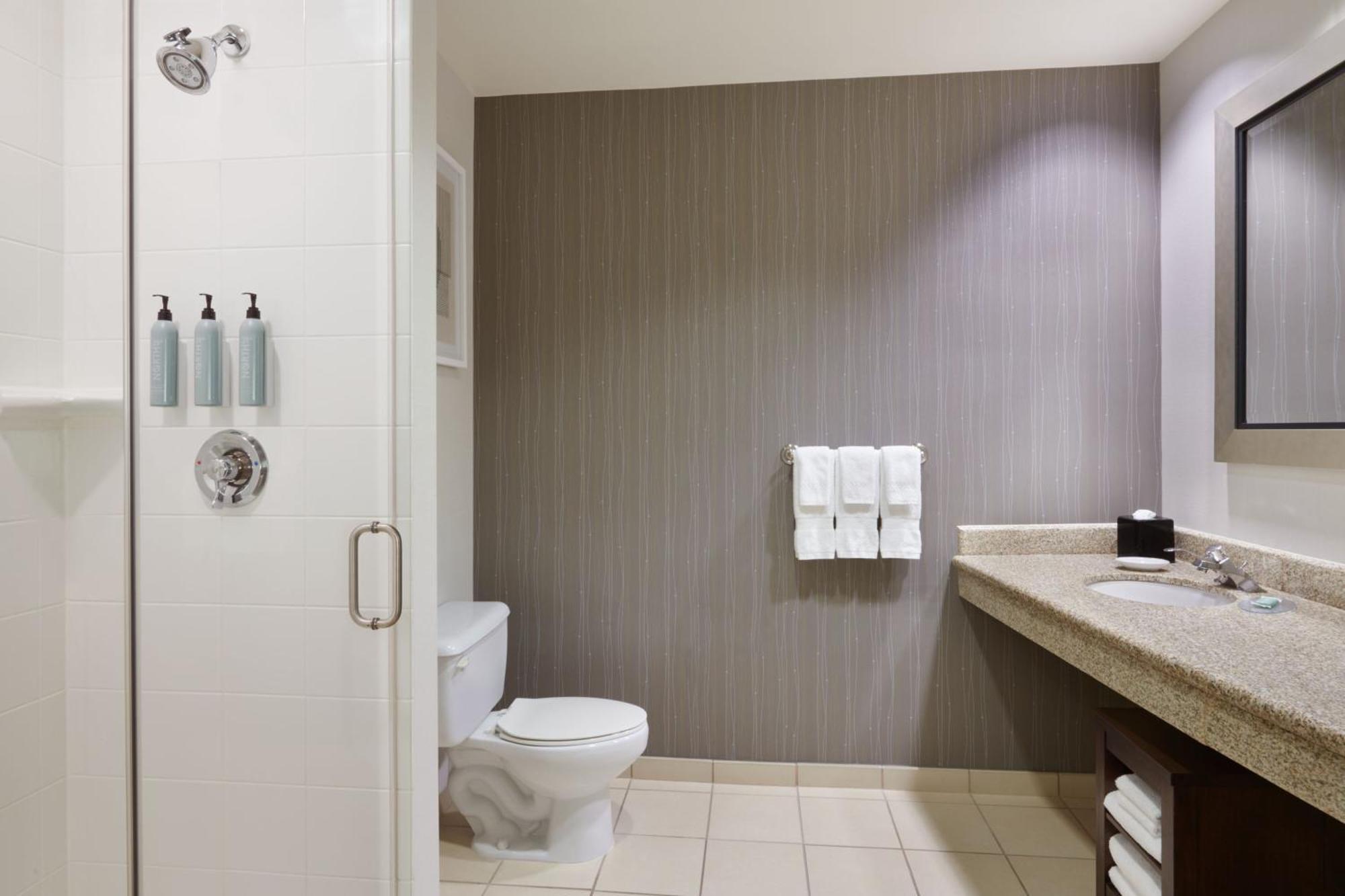 Hotel Courtyard By Marriott Ottawa East Exterior foto