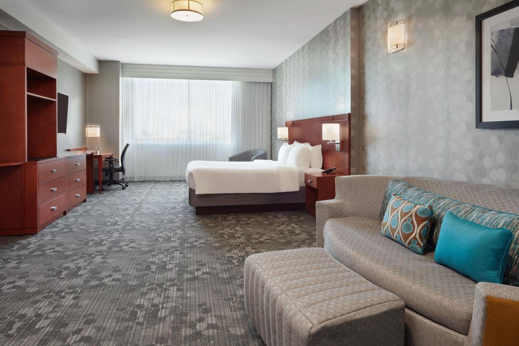 Hotel Courtyard By Marriott Ottawa East Exterior foto