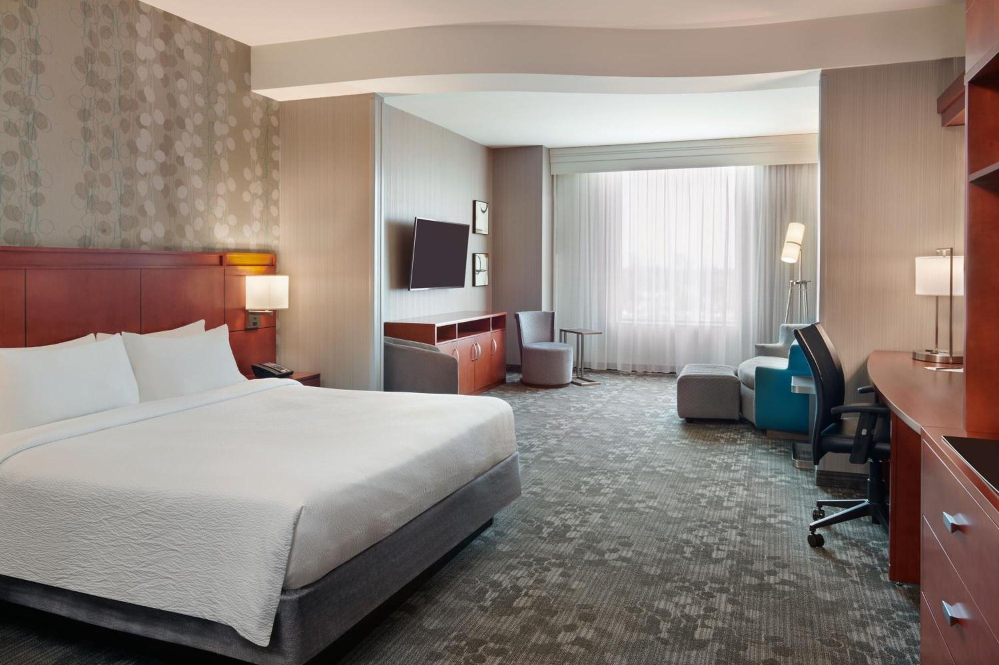 Hotel Courtyard By Marriott Ottawa East Exterior foto
