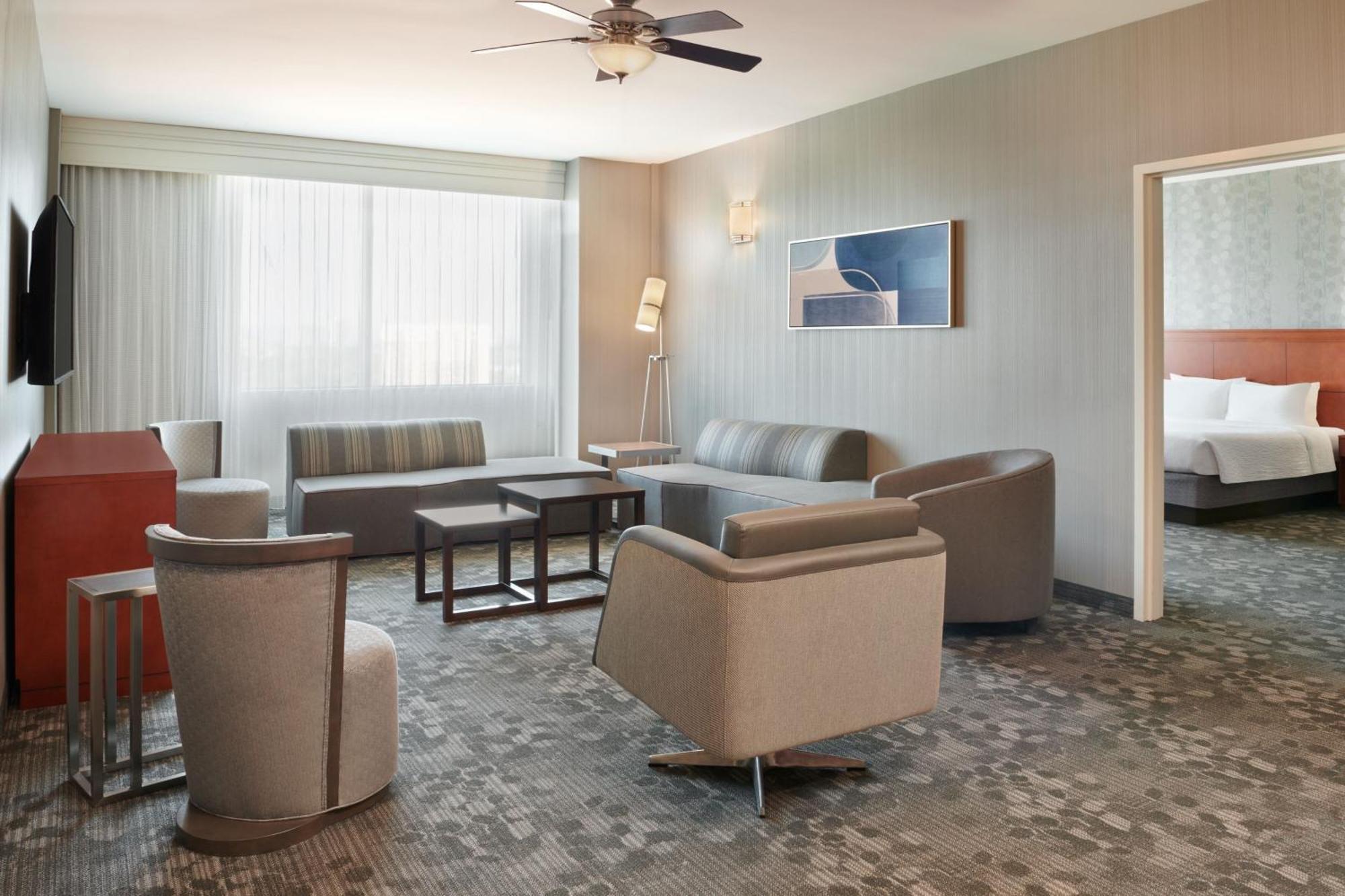 Hotel Courtyard By Marriott Ottawa East Exterior foto