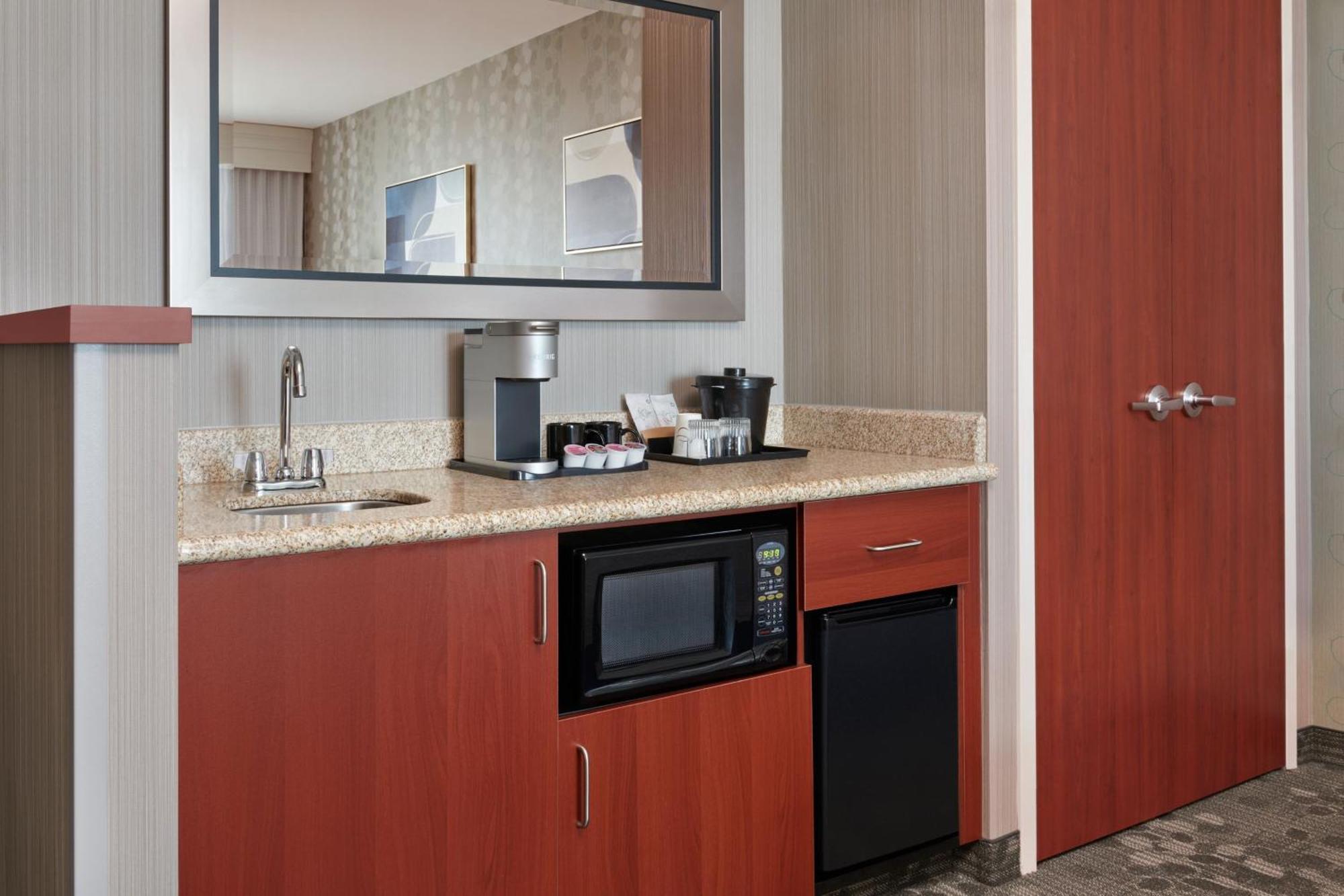 Hotel Courtyard By Marriott Ottawa East Exterior foto