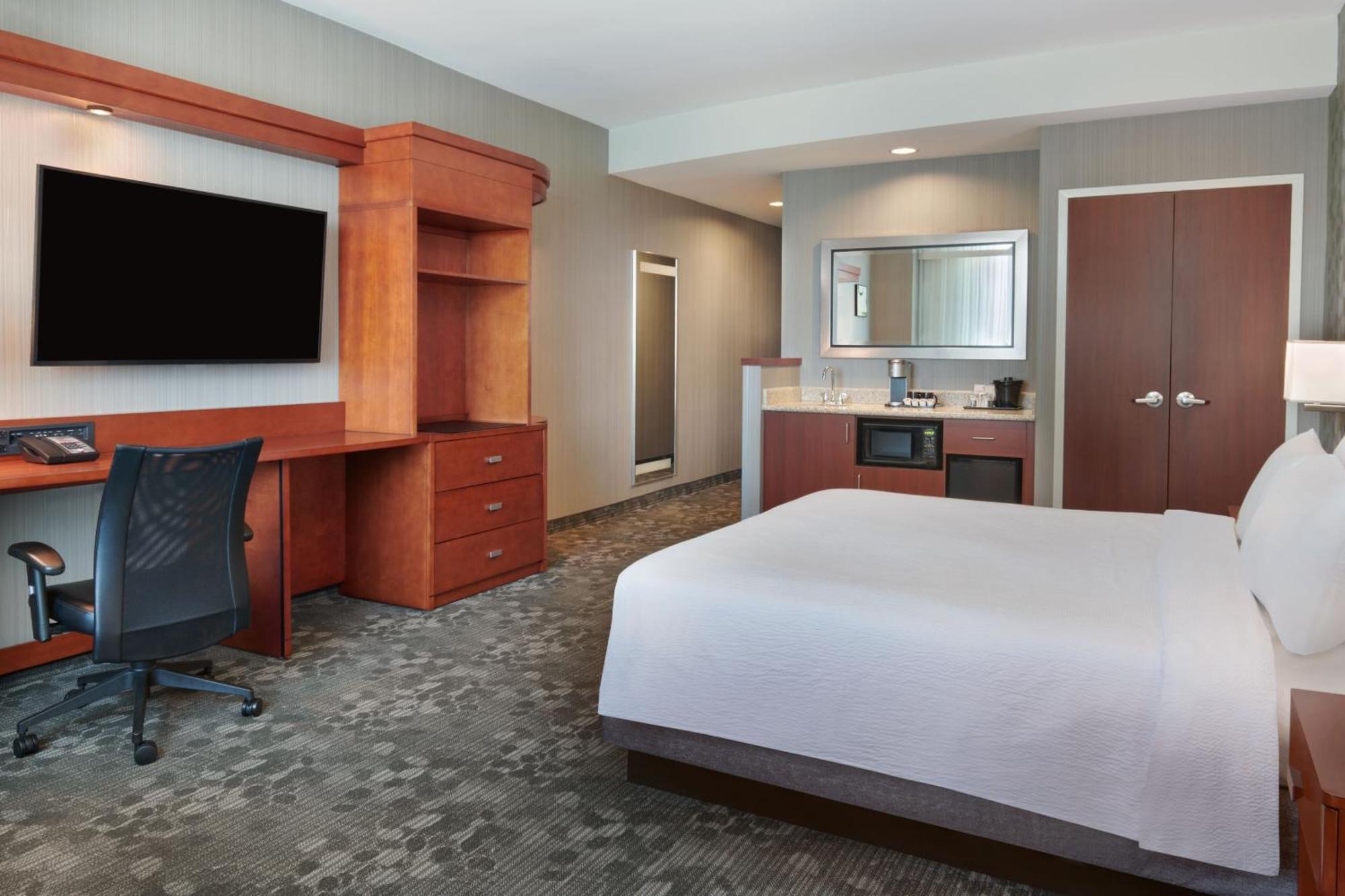 Hotel Courtyard By Marriott Ottawa East Exterior foto