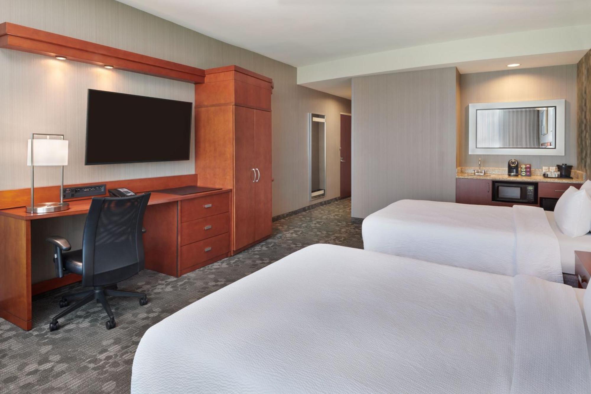 Hotel Courtyard By Marriott Ottawa East Exterior foto