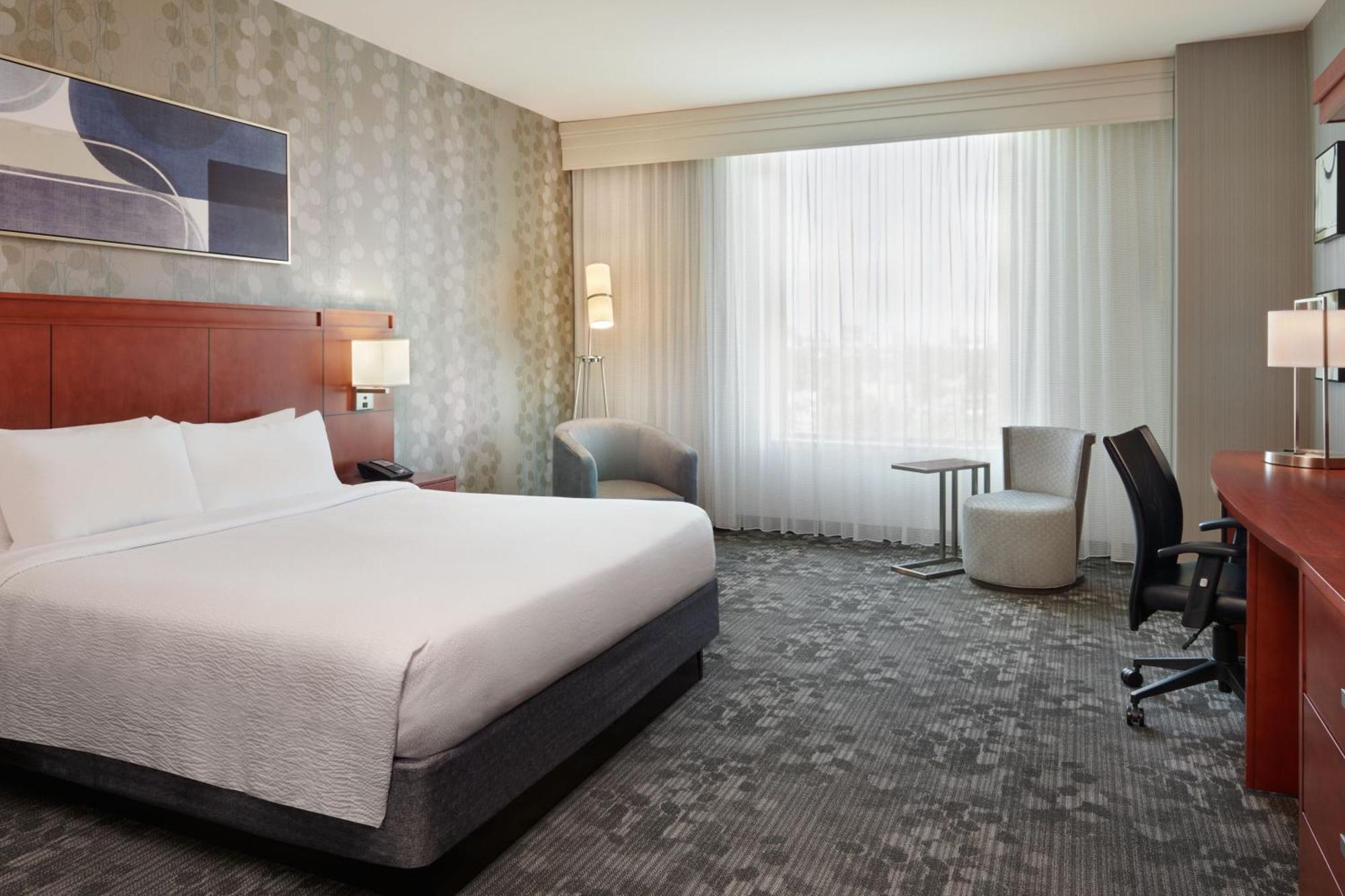 Hotel Courtyard By Marriott Ottawa East Exterior foto