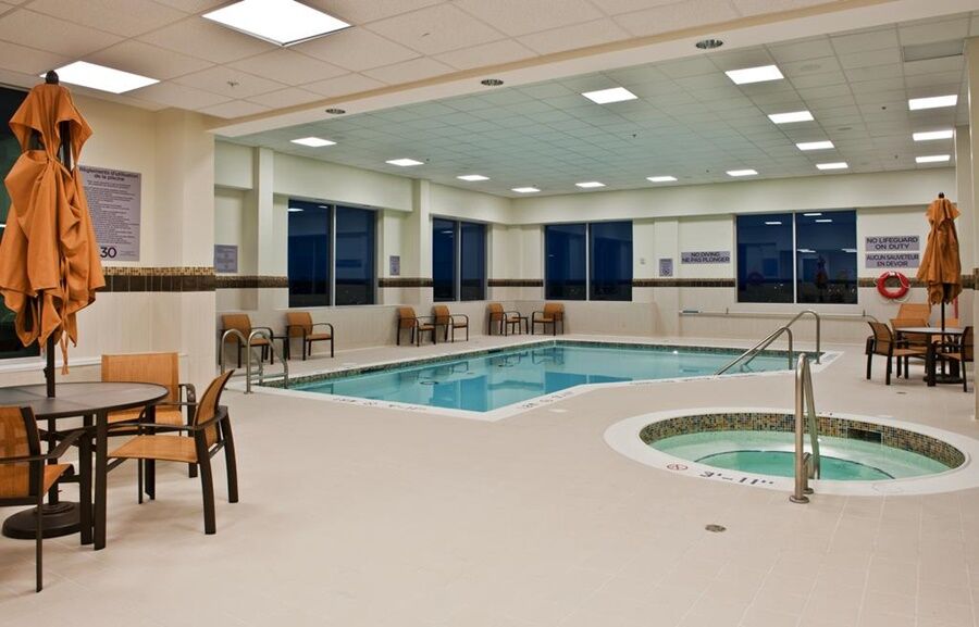 Hotel Courtyard By Marriott Ottawa East Exterior foto